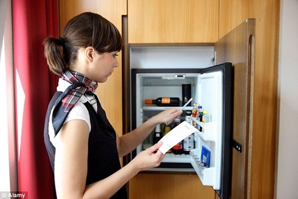 Khi tủ lạnh bị xì gas thì nên làm gì?
